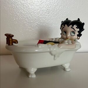 VINTAGE Betty Boop Bathtub figurine/ soap dish